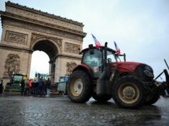 Agricultores franceses bloqueiam ruas de Paris em protesto contra acordo comercial com o Mercosul Reuters