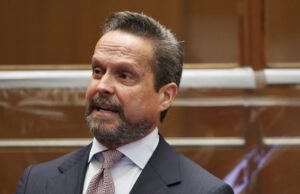 Alan Jackson explica por que se retirou do caso de assassinato de Nick Reiner Destaque O promotor distrital de Los Angeles, Nathan Hochman, fala sobre o caso de Nick Reiner