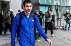 Alex Honnold Free Solo sobe com sucesso o arranha-céu Taipei 101 no especial ao vivo da Netflix Alex Honnold Free Solo sobe com sucesso o arranha-céu Taipei 101 no especial ao vivo da Netflix