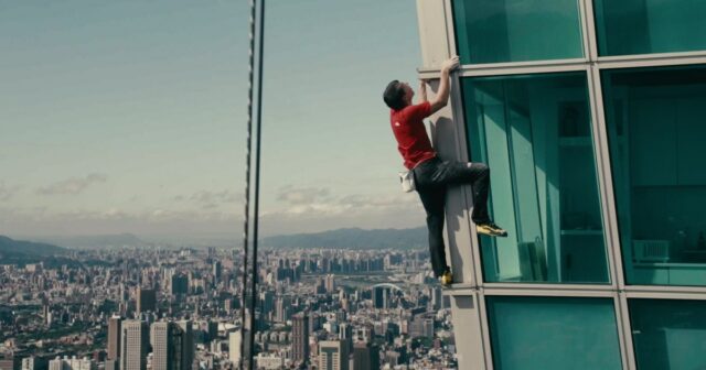 Alex Honnold recebeu uma quantia “embaraçosamente pequena” pelo especial da Netflix, diz ele
