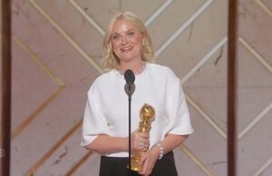 Amy Poehler ganha o Globo de Ouro de melhor podcast, tornando-se a primeira ganhadora do prêmio Amy Poehler ganha o Globo de Ouro de melhor podcast, tornando-se a primeira ganhadora do prêmio