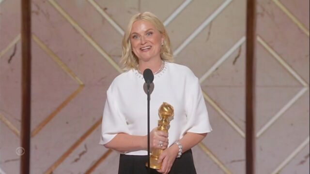 Amy Poehler ganha o Globo de Ouro de melhor podcast, tornando-se a primeira ganhadora do prêmio
