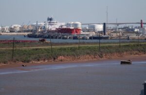 Análise-Controle dos EUA sobre o petróleo da Venezuela corre risco de confronto de reestruturação da dívida com a China Yahoo news home