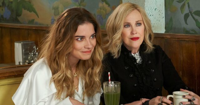 SchittsCreek-Mourn-CatherineOHara-TCDSCCR_D2058