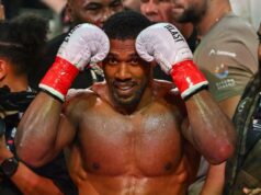 Anthony Joshua inicialmente permaneceu na Nigéria para se recuperar após acidente Anthony Joshua inicialmente permaneceu na Nigéria para se recuperar após acidente