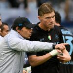 Amad, Alejandro Garnacho, kobbie Mainoo e Rasmus Idlund com a FA Cup.