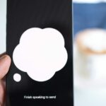 Apesar de tudo, um chatbot Siri parece o caminho certo a seguir | Interface de voz para chatbot vista em um smartphone