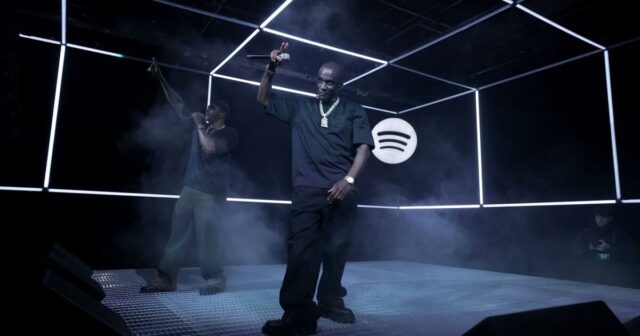Após a vitória no Globo de Ouro e a estreia no Netflix, o Spotify está aumentando seus preços
