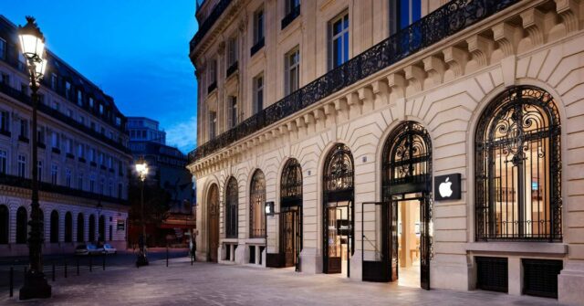 UE nega relatório de que está interrompendo ações contra a Apple e outros gigantes da tecnologia dos EUA | Uma Apple Store em Paris