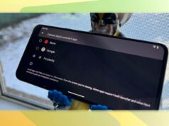 Galaxy S26 adicionará Perplexity à linha de IA da Samsung O Samsung Galaxy S25 com Google Gemini ativado em uma mesa de madeira