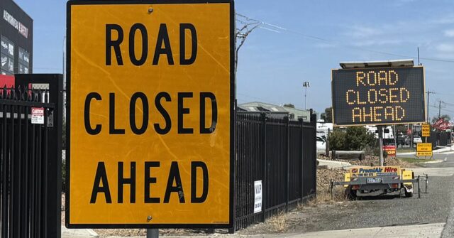 Rebekah Becsi é dona da Pakenham Bulk Foods, uma mercearia com desconto.