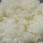 Arroz frio viral chamado de mais saudável, pode realmente reduzir o açúcar no sangue?