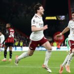 Ollie Watkins, do Aston Villa, marca o segundo gol de seu time durante a partida da Premier League entre Aston Villa e Nottingham Forest