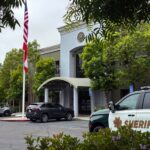 As autoridades não determinam nenhuma ameaça contínua após a descoberta de armas na escola do condado de Santa Cruz