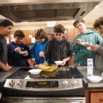 As crianças de Long Island preparam o melhor macarrão com queijo do estado com uma receita que não é como a mãe costumava fazer