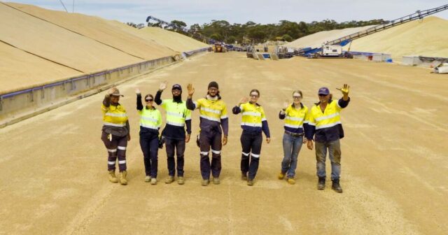 As entregas de grãos ainda estão chegando enquanto os recordes são quebrados em todo o estado
