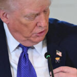 O presidente dos EUA, Donald Trump, fala durante uma reunião com executivos de petróleo e gás