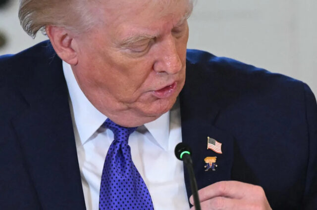 O presidente dos EUA, Donald Trump, fala durante uma reunião com executivos de petróleo e gás