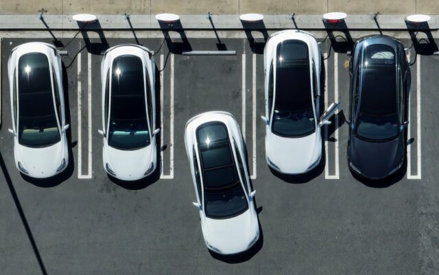 As remessas da Tesla China caíram 7% no ano passado, enquanto o fabricante de EV perdia terreno
