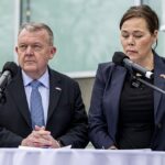 O ministro das Relações Exteriores da Dinamarca, Lars Lokke Rasmussen (à esquerda), e a ministra das Relações Exteriores da Groenlândia, Vivian Motzfeldt, falam em entrevista coletiva após reunião com o vice-presidente dos EUA, JD Vance, e o secretário de Estado, Marco Rubio