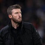 O técnico do Manchester United, Michael Carrick, comemora no final da partida da Premier League entre Manchester United e Arsenal em Old Trafford, em 2 de dezembro de 2021