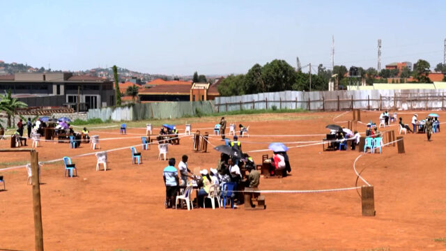 As urnas fecham nas eleições presidenciais de Uganda enquanto o As urnas fecham nas eleições presidenciais de Uganda enquanto o apagão da Internet continua