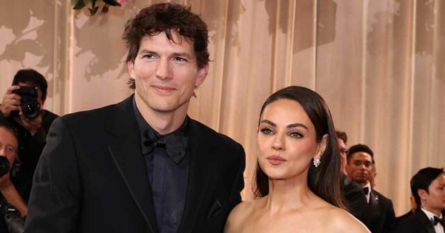 Ashton Kutcher relembra o boato mais maluco de que ele e Mila Kunis não tomam banho