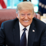 Assista ao vivo: Donald Trump realiza uma cerimônia de assinatura