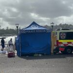 Um menino de 12 anos sofreu ferimentos graves nas pernas em um ataque de tubarão na tarde de quinta-feira