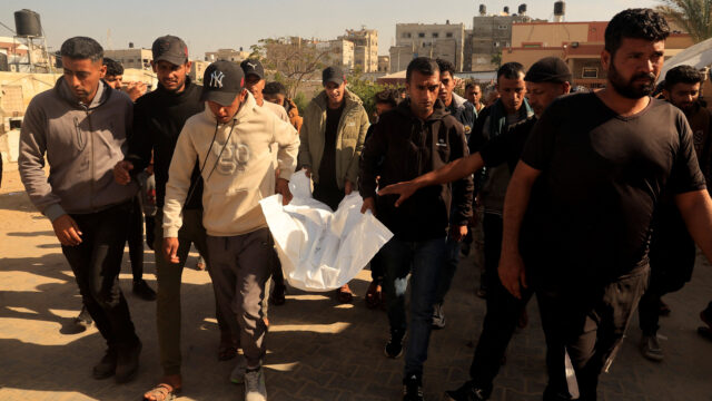 Ataques israelenses matam palestinos em Gaza
