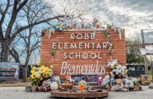 Atirador de Uvalde disparou 117 tiros antes do oficial entrar na escola: relatório Zoe Galês