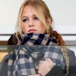 Vendo em dobro! Nas corridas de Cheltenham no dia de Ano Novo, Isla Phillips (foto), de 13 anos, filha mais nova de Peter Phillips, era a cara de sua tia, Zara Tindall