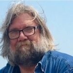 Michael Schumacher, aclamado autor das biografias de Francis Ford Coppola e Eric Clapton, infelizmente morreu aos 75 anos