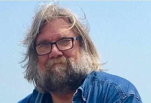 Autor famoso Michael Schumacher morto: o aclamado escritor das biografias Michael Schumacher, aclamado autor das biografias de Francis Ford Coppola e Eric Clapton, infelizmente morreu aos 75 anos