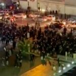 Uma doação governamental de 10,45 dólares por mês para o custo de vida não conseguiu conter os protestos.