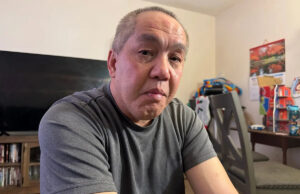 Avô fala sobre o ICE, detendo-o de cueca em casa; Autoridades afirmam que estavam caçando dois predadores sexuais Foto AP/Jack Brook Chongly