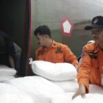 BPBD Jakarta realiza modificações climáticas em antecipação a condições climáticas extremas, distribui 2,4 toneladas de sal