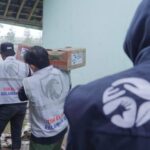 BRI Peduli distribui ajuda aos moradores afetados pelo desastre do deslizamento de terra em Cisarua, Bandung Regency