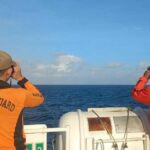 Balsa com centenas de pessoas vira nas Filipinas