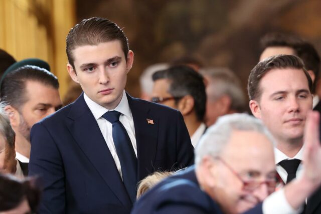 Barron Trump disse à polícia que seu corpo estava “cheio de adrenalina” quando viu um amigo ser espancado pelo ex no FaceTime
