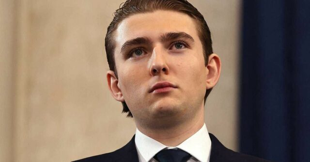 Barron Trump pode ter salvado a vida de uma mulher, Barron Trump chamou a polícia quando testemunhou uma mulher sendo supostamente agredida em uma videochamada.