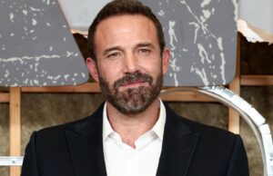 Ben Affleck, brincando, defende tirar a camisa ‘sem motivo’ em ‘The Rip’ GettyImages-2256160818Ben-Affleck-defende-tirar-sua-camisa-sem-motivo-no-Rip.jpg