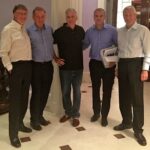 Uma nova foto mostrando Bill Gates e Jeffrey Epstein com amigos foi divulgada na sexta-feira