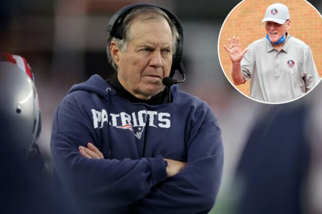   O técnico Bill Belichick, do New England Patriots, observa o segundo tempo contra o Kansas City Chiefs, no Gillette Stadium, em 17 de dezembro de 2023, em Foxborough, Massachusetts. 