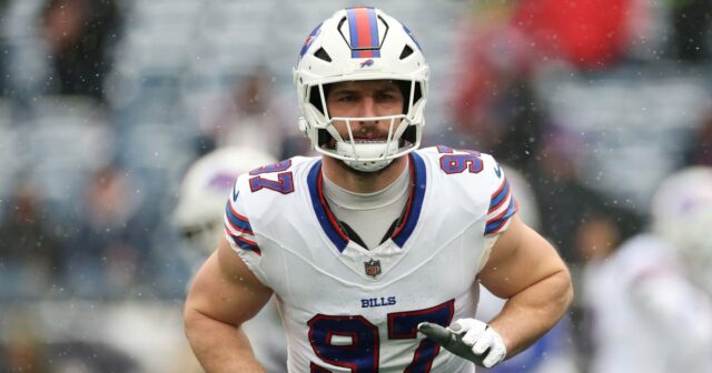 GettyImages-2256820427 Josh Allen começa a chorar após derrota nos playoffs