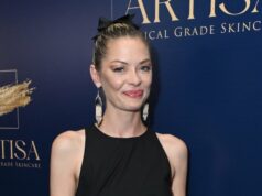 ‘Blindsided’ Jaime King quebra o silêncio após marido secreto pedir o divórcio Explicação do divórcio confuso e da batalha pela custódia de Jaime King e Kyle Newman