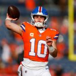 Bo Nix lesionado aparece pelos Broncos no AFC Championship em suporte poderoso