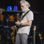 O guitarrista e membro fundador do Grateful Dead, Bob Weir, morreu aos 78 anos, confirmou a notícia em comunicado em sua conta oficial do Instagram.