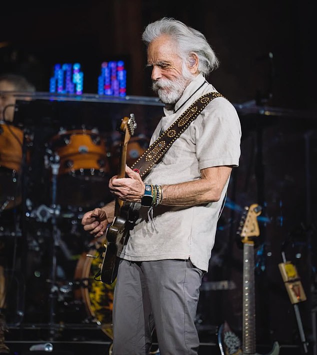 Bob Weir morto aos 78 anos: membro fundador e guitarrista O guitarrista e membro fundador do Grateful Dead, Bob Weir, morreu aos 78 anos, confirmou a notícia em comunicado em sua conta oficial do Instagram.