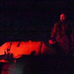 A Marinha Real e oficiais do EOD trabalharam juntos na calada da noite de quinta-feira para detonar uma bomba de 50 kg da Segunda Guerra Mundial que foi descoberta na quarta-feira